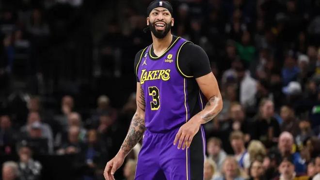 通过敏捷的 通过敏捷的