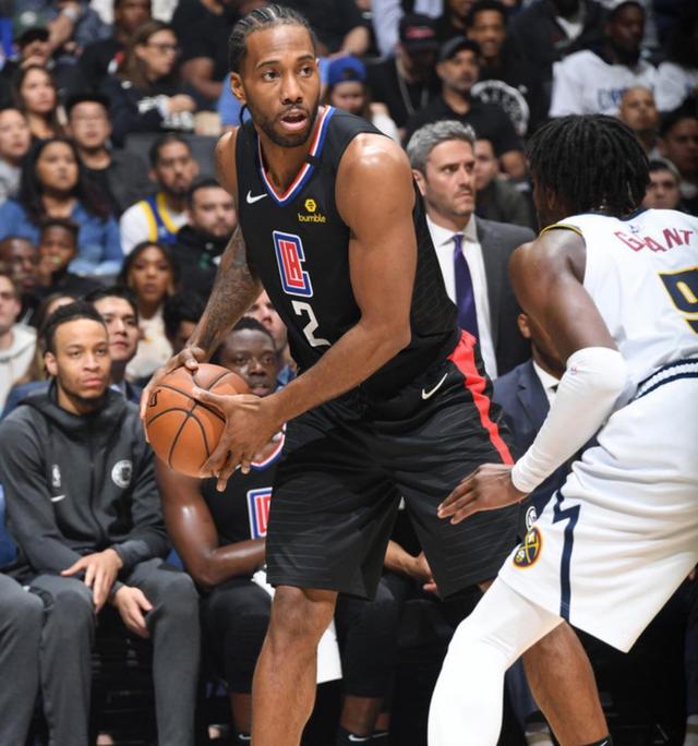 场比赛的控 场比赛的控