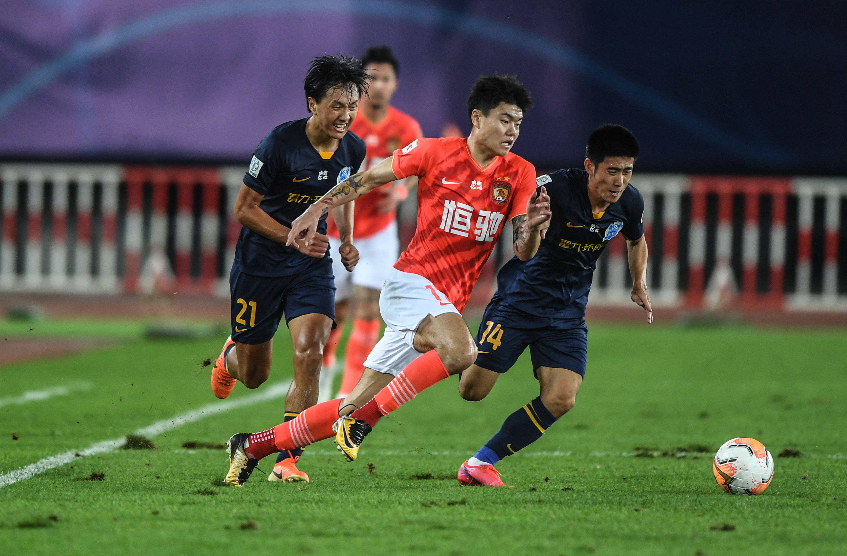 体育成都大运会山东运动员夺金时刻