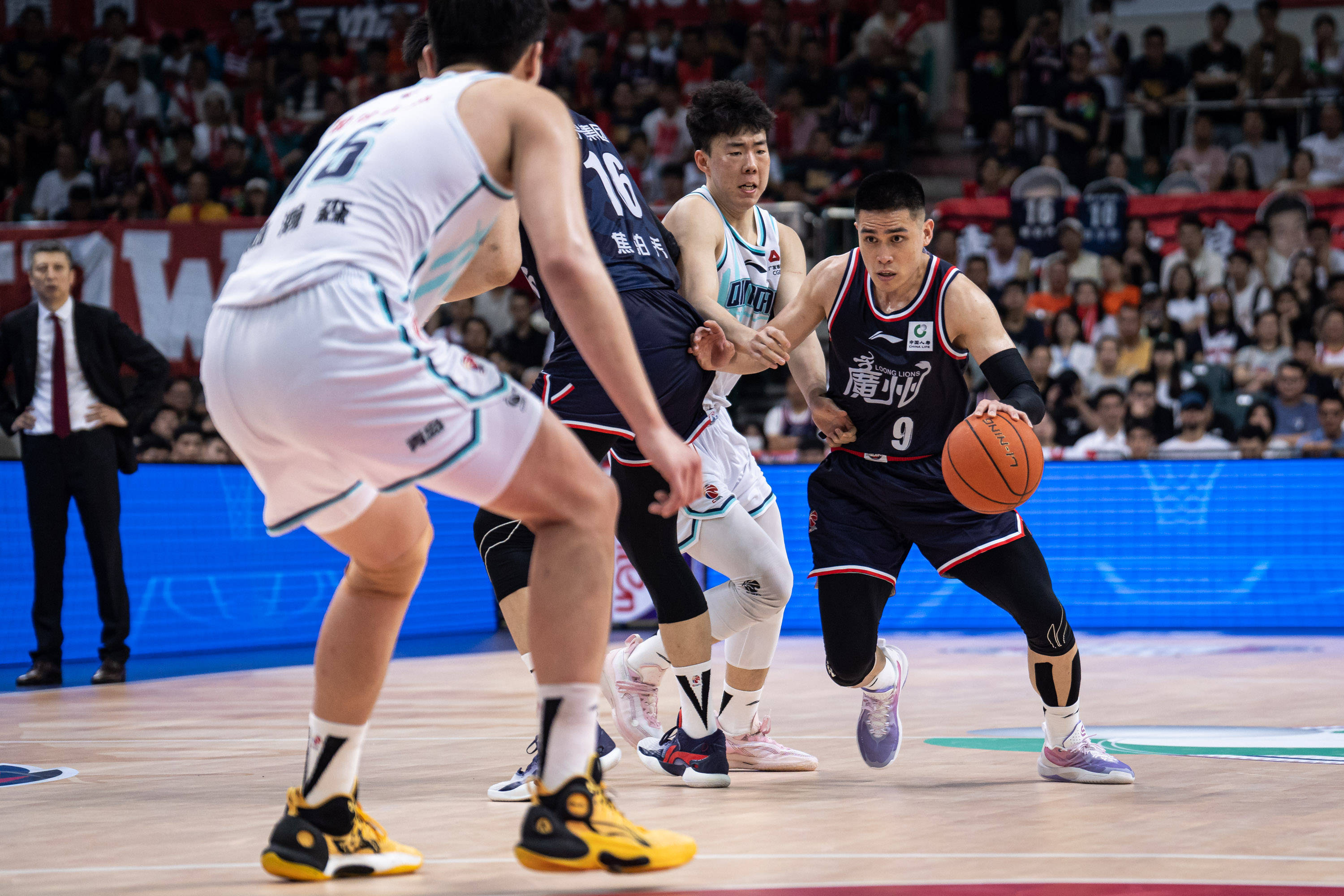 奥尼尔的＂厕所惊魂＂：当NBA巨星变成职场恶霸，我们该笑还是该哭？